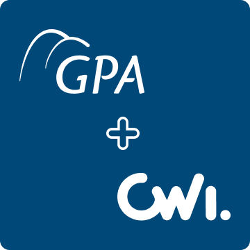 Sobre um fundo azul-marinho, estão o logotipo do GPA, um sinal de adição e o logotipo da CWI.