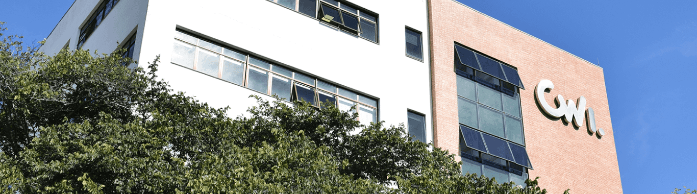 Photo of the facade of the CWI building in São Leopoldo (RS).