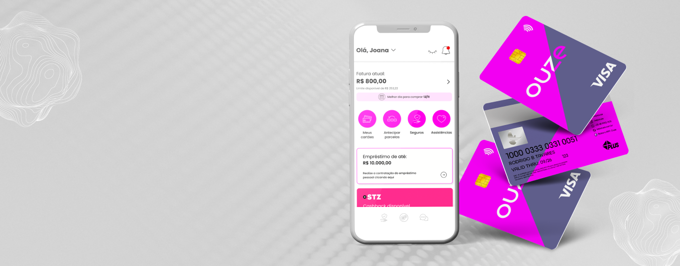 Um smartphone cuja tela mostra o aplicativo Ouze. Atrás, três unidades do cartão Ouze.