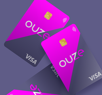 Cartões bancários estilizados nas cores roxo e rosa, com chip e símbolo de pagamento por aproximação, representando meios de pagamento digitais e serviços financeiros.