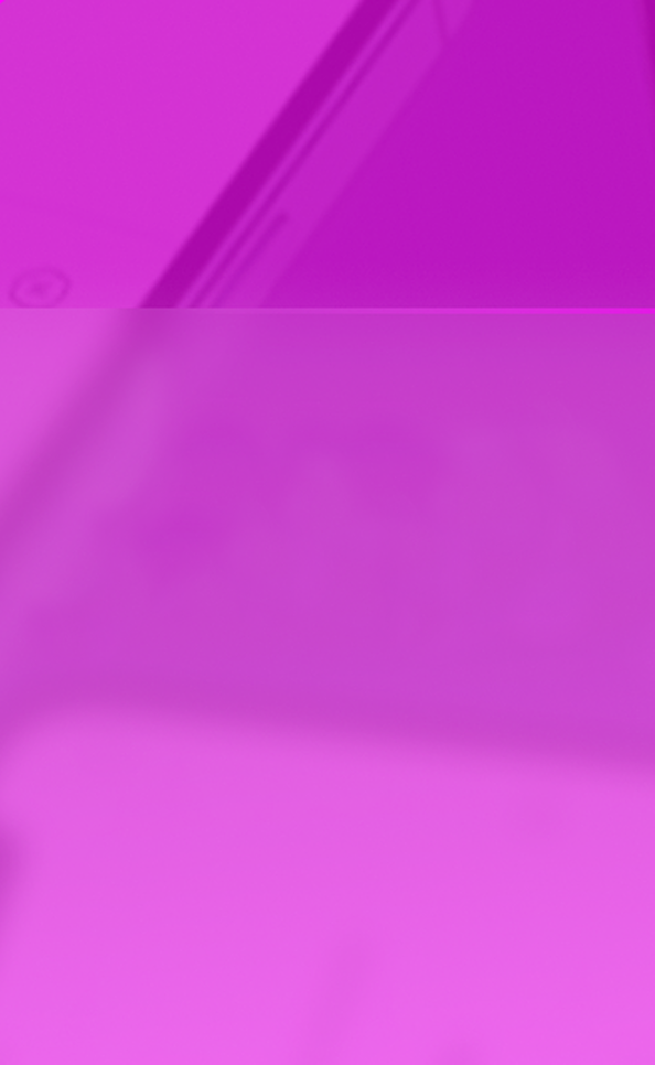 Fundo em tons de rosa e roxo.